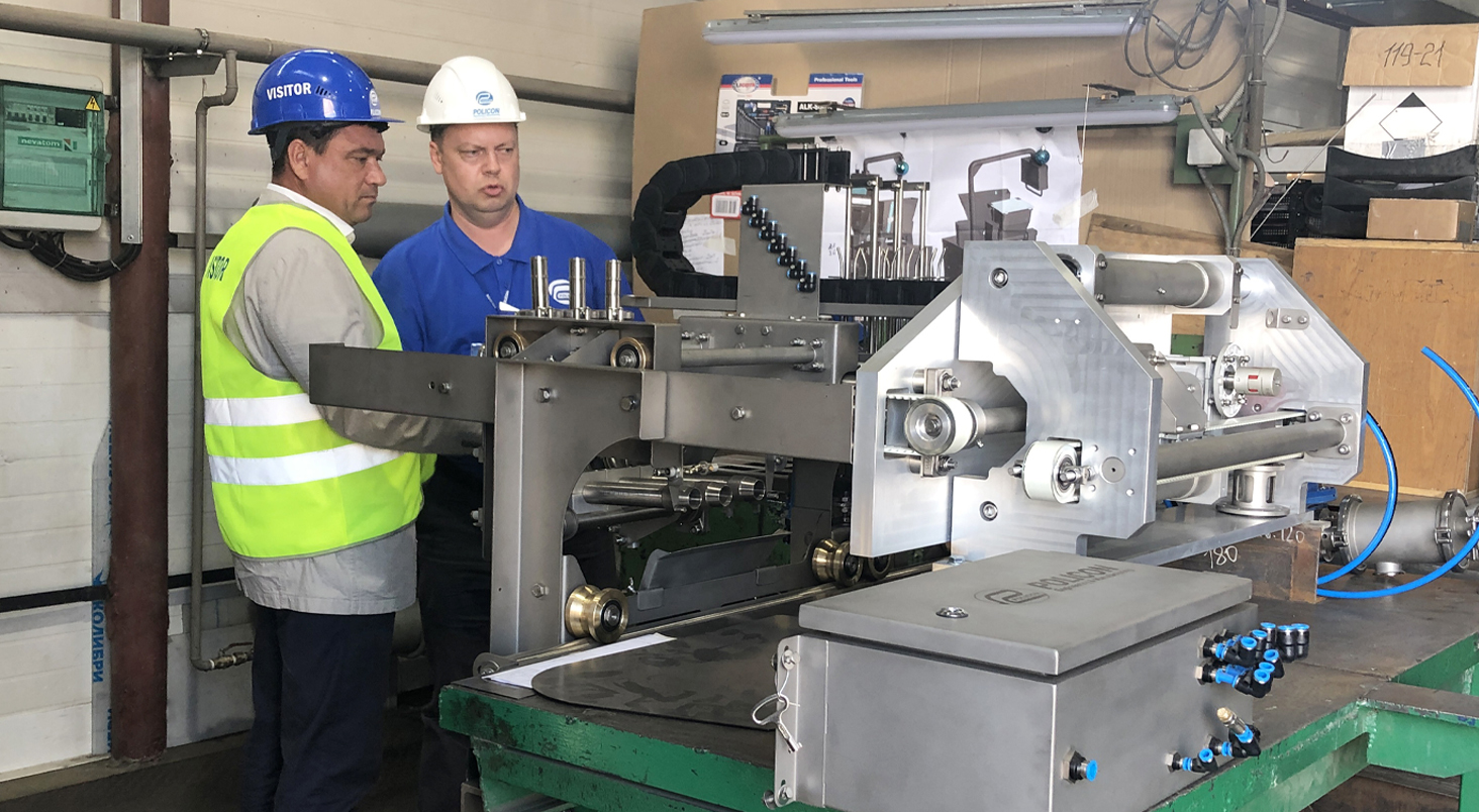 Министр промышленности Омской области посетил АО «Поликон»